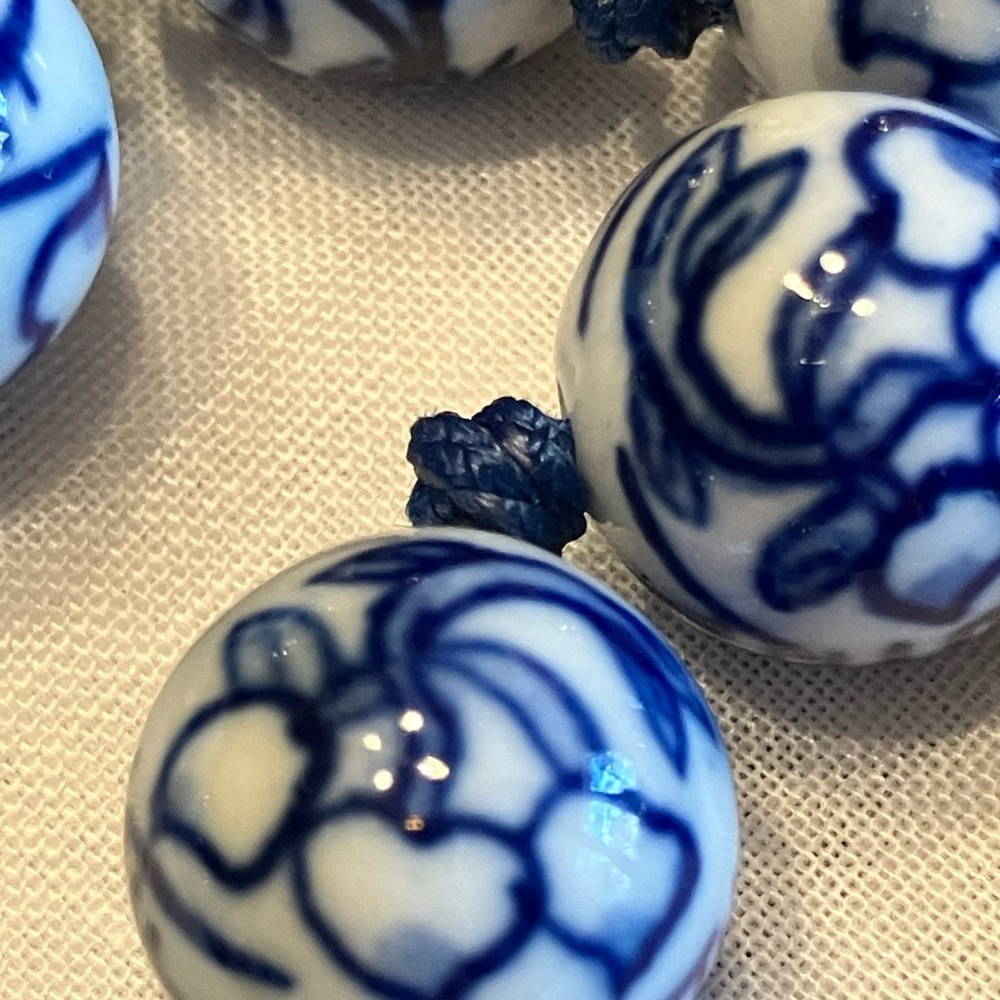 CHINESE PORCELAIN HAND KNOTTED AND PAINTED BEADED NECKLACE AND BRACELET - Picture 7 of 17